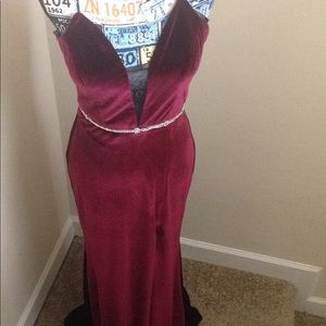 Beautiful Burgundy/Maroon Velvet Strapless Homecoming/Prom/Evening Gown Sz 6